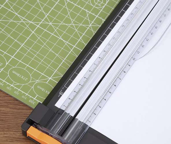 Popierinė giljotina – trimeris