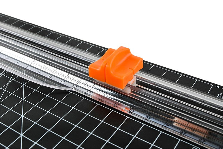 Popierinė giljotina – trimeris