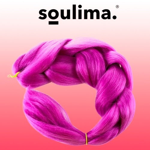 Sintetiniai plaukai kasose – violetiniai