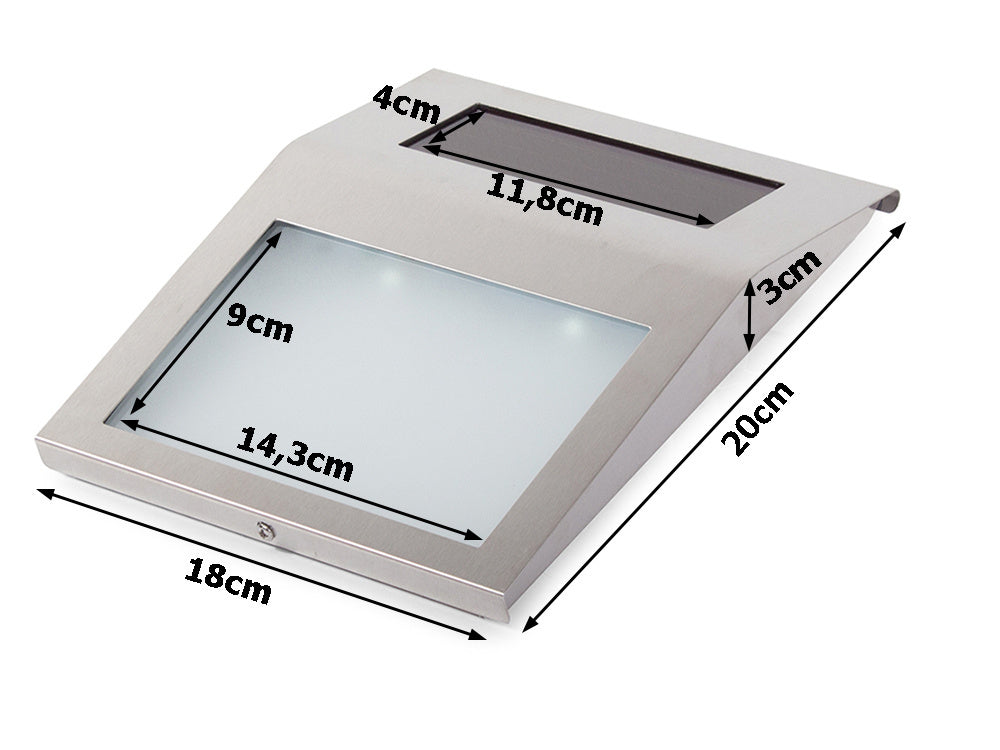 Apšviestas namo numeris saulės vadovaujama metalinė lempa