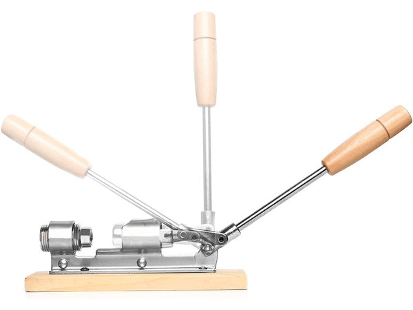 Riešutų krautuvėlė ant tvirto plieninio pagrindo