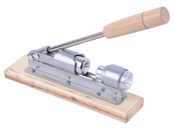 Riešutų krautuvėlė ant tvirto plieninio pagrindo