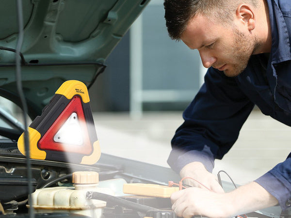 Įspėjamasis trikampis vadovaujama toršeras maitinimo bankas