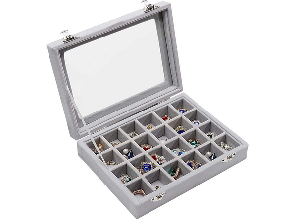 Juvelyrinių dirbinių dėžutės organizatorius, rodantis zomšą