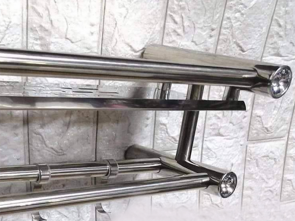 Vonios lentyna kabantis dušo organizatorius