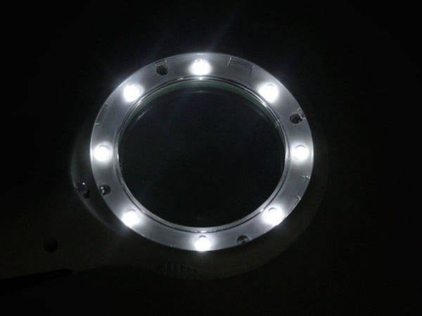 Skaitymo stiklas 4x 8 led uv