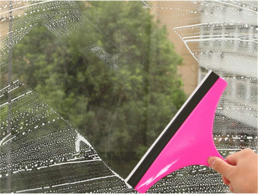 Langų valymo valytuvas su langų vandens rankena