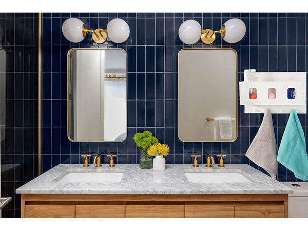 Organizatoriaus pakabinama lentyna vonios kambario spintelė