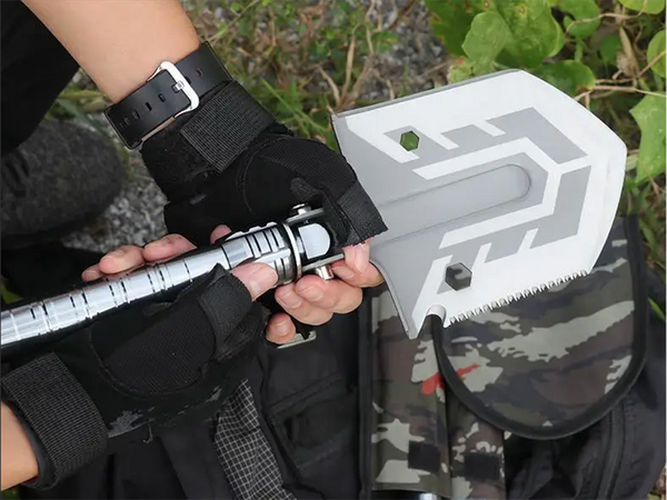 Sulankstomas kastuvas karinis atvejis pjūklas daugiafunkcinis išgyvenimo esminis