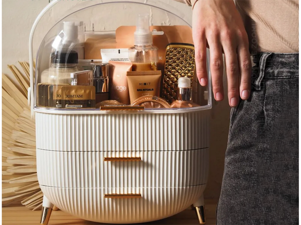 Kosmetikos organizatorius su stalčiais erdvus, su didele rankena elegantiškas