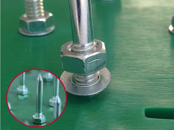 Sodo aeratoriaus batų dangteliai su dideliais spygliais vejai aeruoti