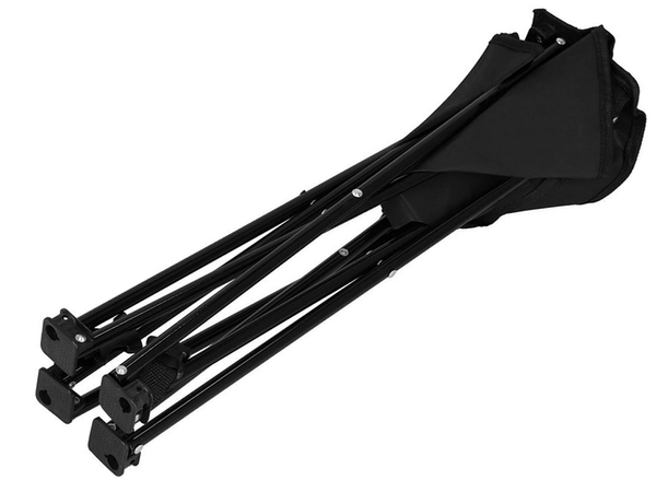 Nedidelis sulankstomas žvejybos stalas balkone, skirtas stovyklavimui po palapine