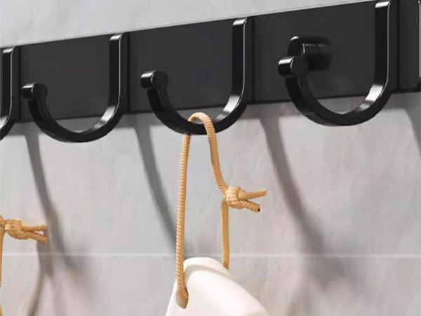 Sieninis drabužių stovas prieškambario vonios kambariui 5 kabliukai