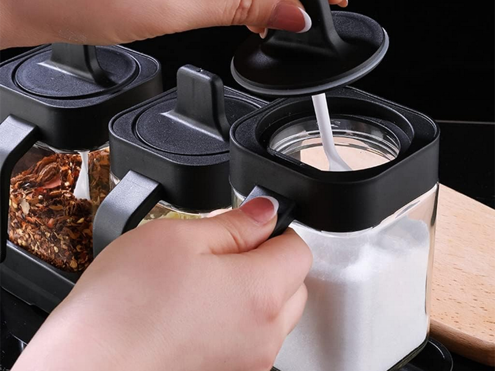 Stikliniai prieskonių indeliai su valgomaisiais šaukštais, 3 dalių rinkinys