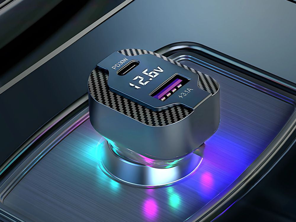 Greitas automobilinis įkroviklis usb-c 30w ir usb-a 15w, skirtas cigarečių uždegiklio lizdui