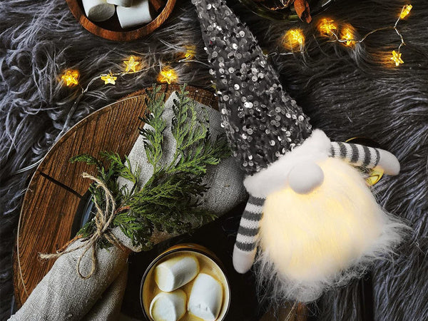 Nykštukinis nykštukas apšviestas led pilvas kalėdų nykštukas po kalėdų eglute