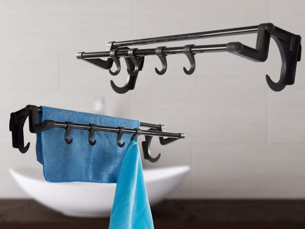 Juodos spalvos vonios kambario kabykla rankšluosčiams ir aksesuarams 40 cm be gręžimo 4 kabliukai