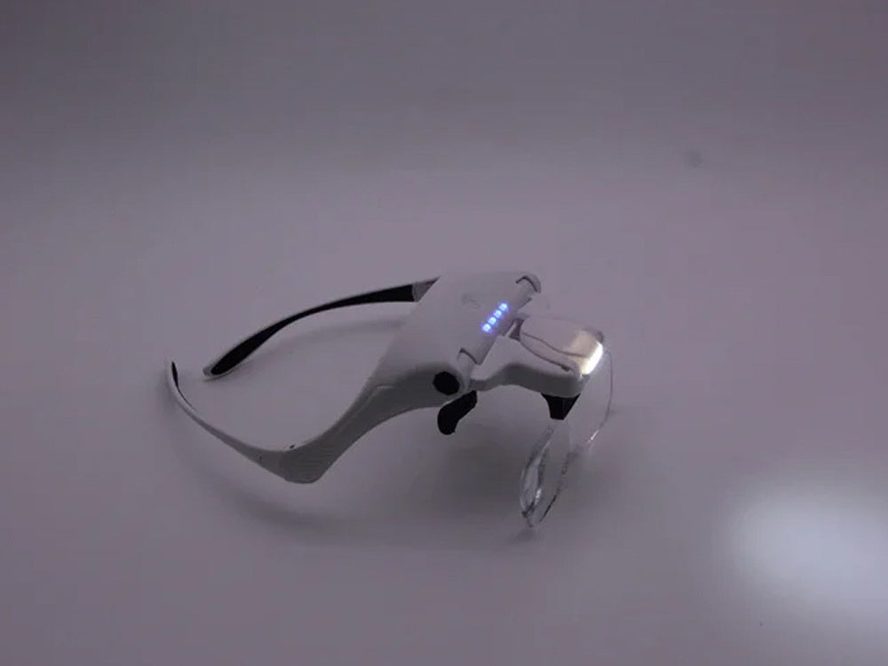 Priekinis didinamasis stiklas su 4 led lemputėmis 3,5 tikslumo priekinis žibintas profesionalus