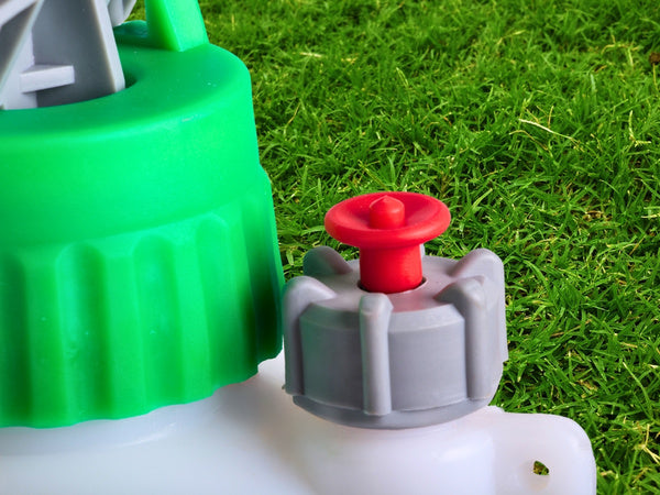 8 l sodo rankinis purkštuvas + diržas per petį