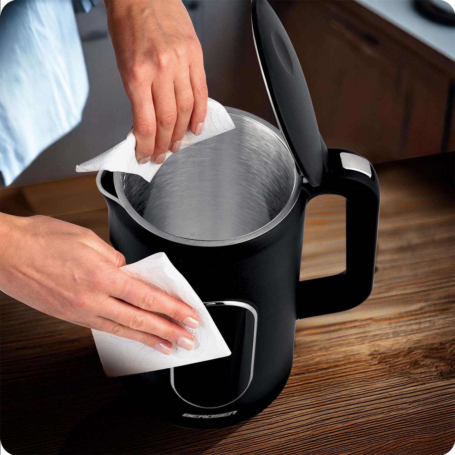 1,7 litro elektrinis Berdsen BD-712 arbatinukas juodas sidabras