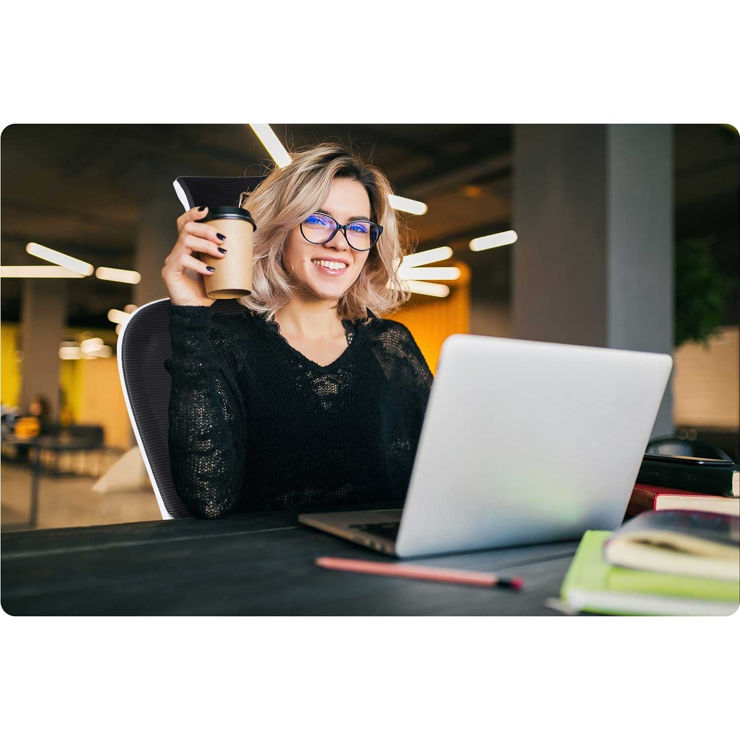 Sofotel Formax biuro kėdė iš mikrovilkių, juoda