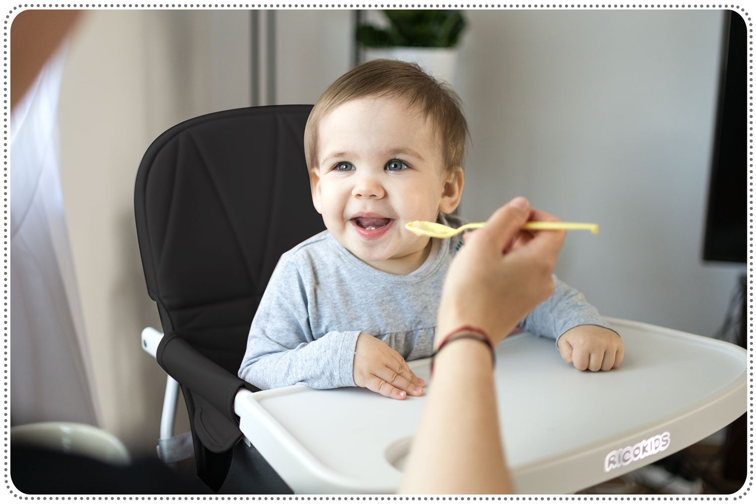 Nuco maitinimo kėdė juoda