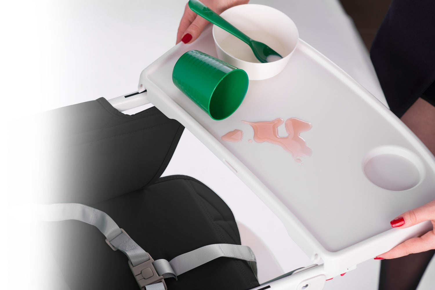 Nuco maitinimo kėdė juoda