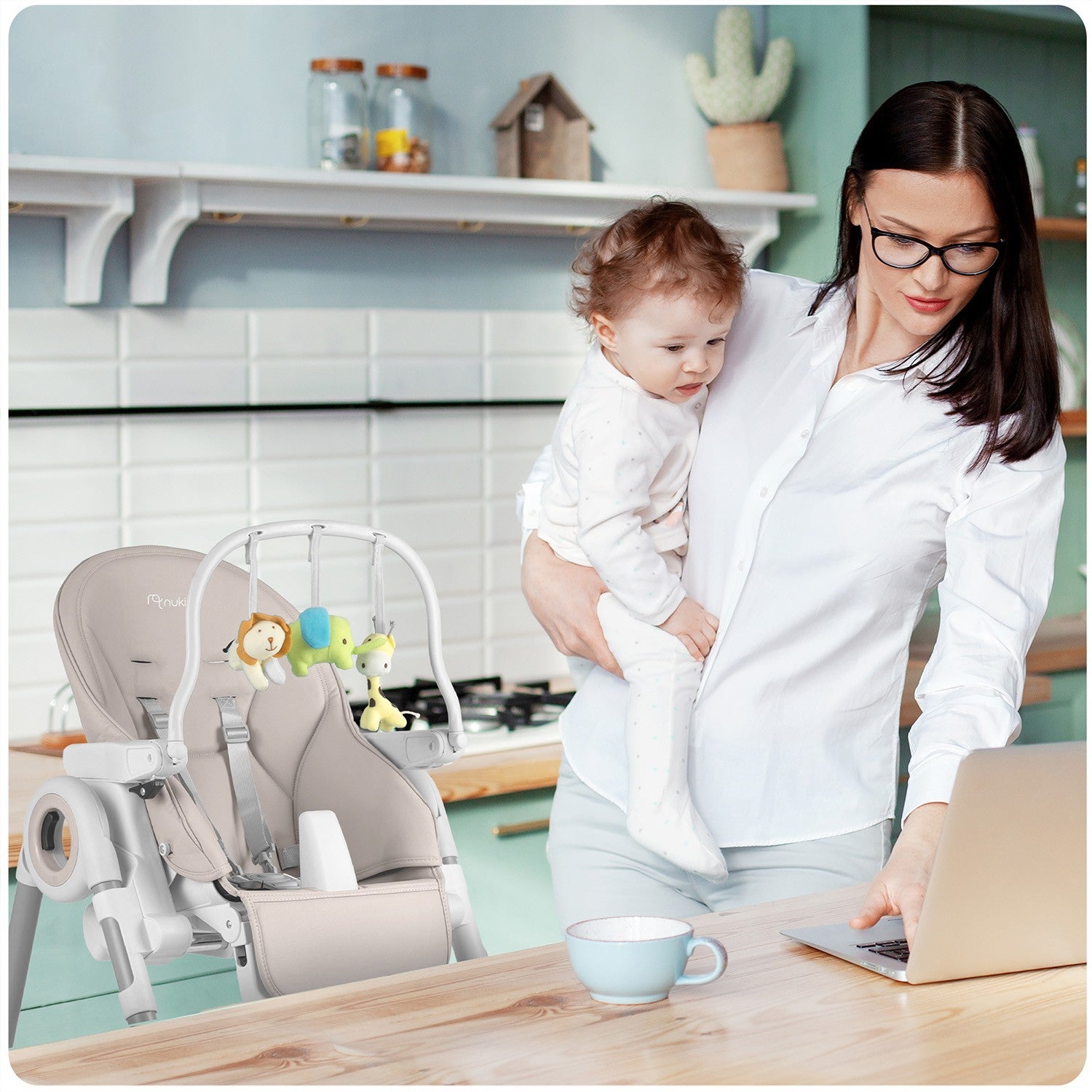 Maitinamoji kėdė su staleliu, Belo pilka + lazdelė su žaislais