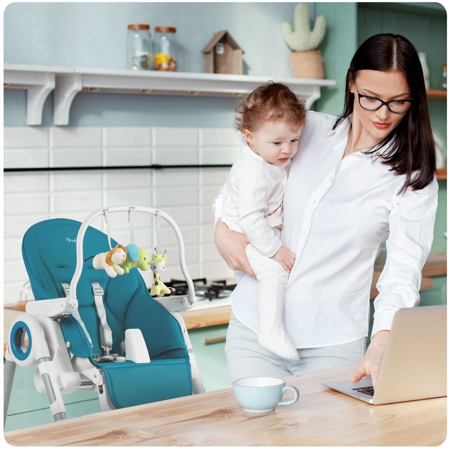 Maitinamoji kėdė su staleliu, dešinio mėlynos spalvos "Belo" kriauklė + žaidimų lazdelė