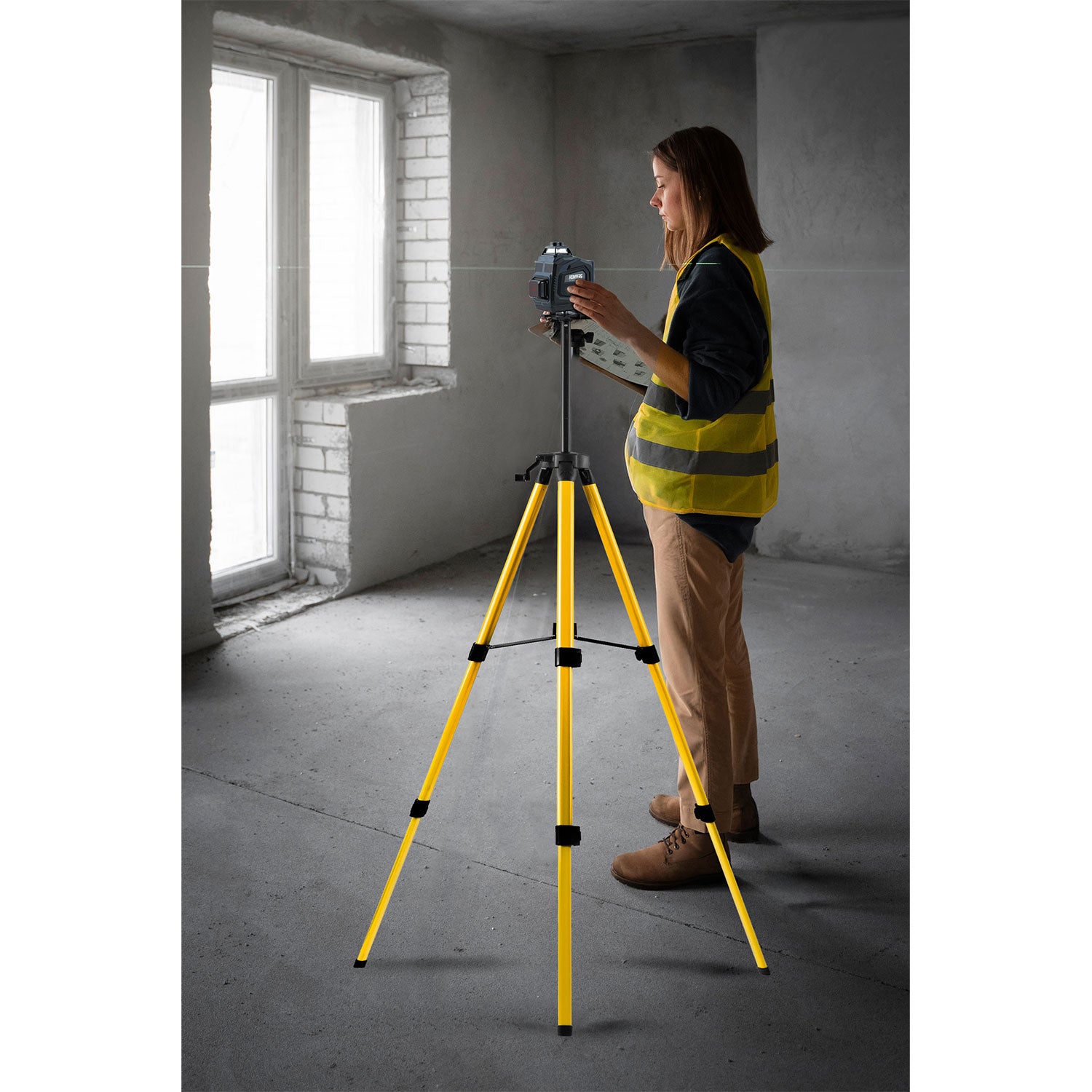 Krikštinis lazeris lagamine + Humbergo HM-170 statyvas