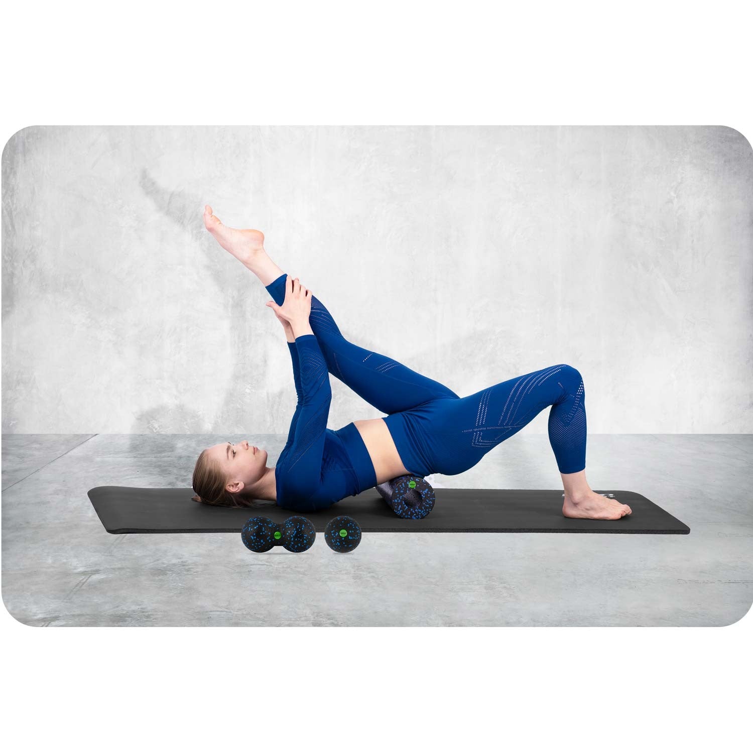 Vaizdo ritinio rinkinys + kamuolys + NS-998 dujinių masažo kamuoliukų juoda ir mėlyna spalva