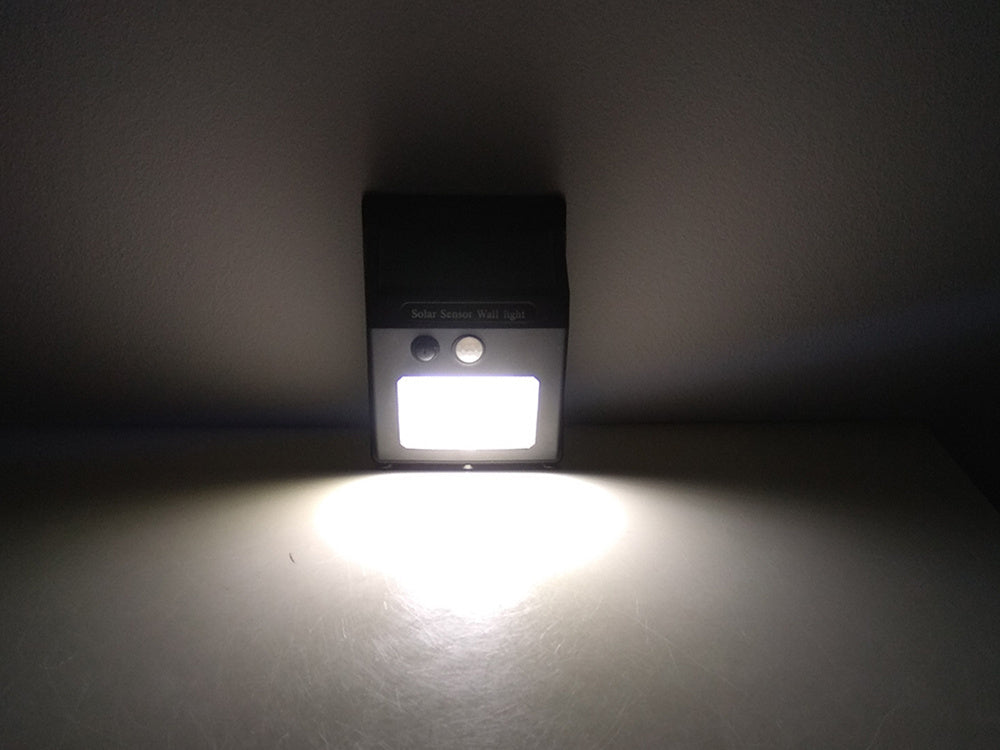 Saulės lempa 48 led su sutemų judesio jutikliu