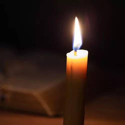 Balta kūgio žvakė - rinkinyje 40 vnt.