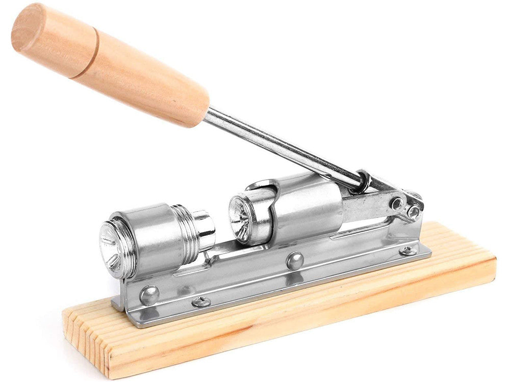 Riešutų krautuvėlė ant tvirto plieninio pagrindo