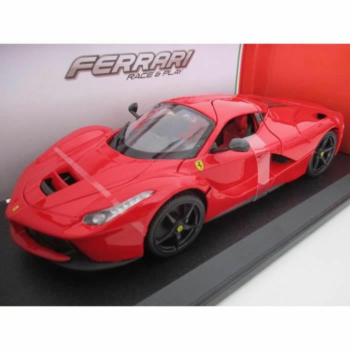 Automobilis Bburago Ferrari 1:18