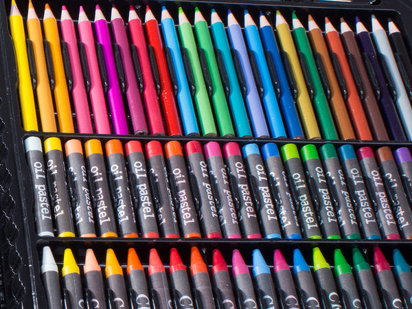 Menininkų rinkinys tapybai dėžutėje 150 vnt.