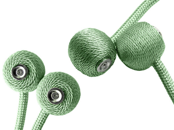 Dekoratyviniai užuolaidų spaustukai, turintys stiprų magnetą