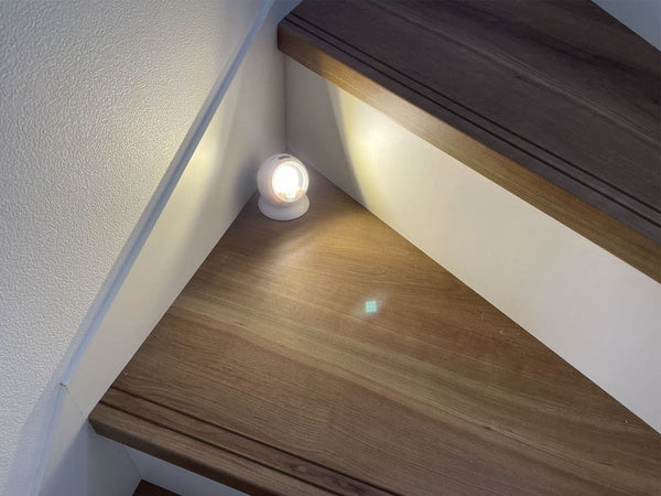 Led lempa cob 360 baterija veikia magnetas belaidis judesio jutiklis naktį