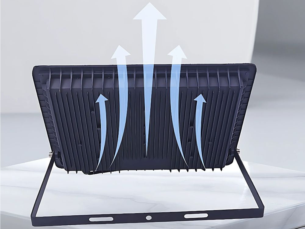 LED halogeninis prožektorius 100W su jutikliu (6000K, IP66)