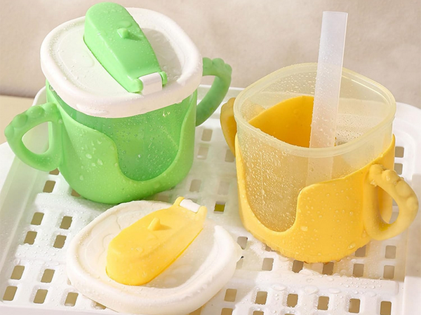 Kūdikių gertuvė su silikoninėmis rankenėlėmis (300 ml, su šiaudeliu)