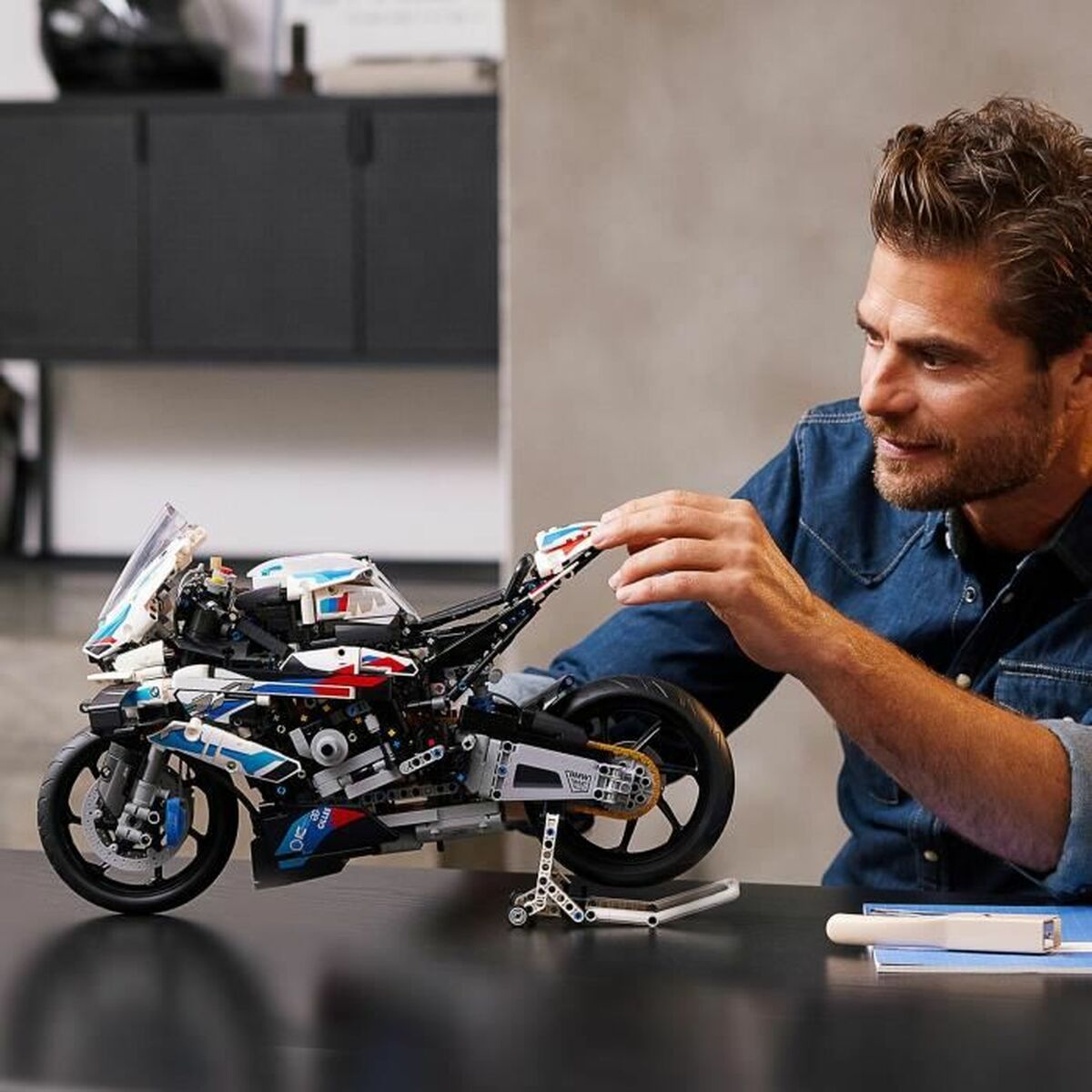 Statybos rinkinys   Lego Technic BMW M 1000 RR Motorcycle         Spalvotas