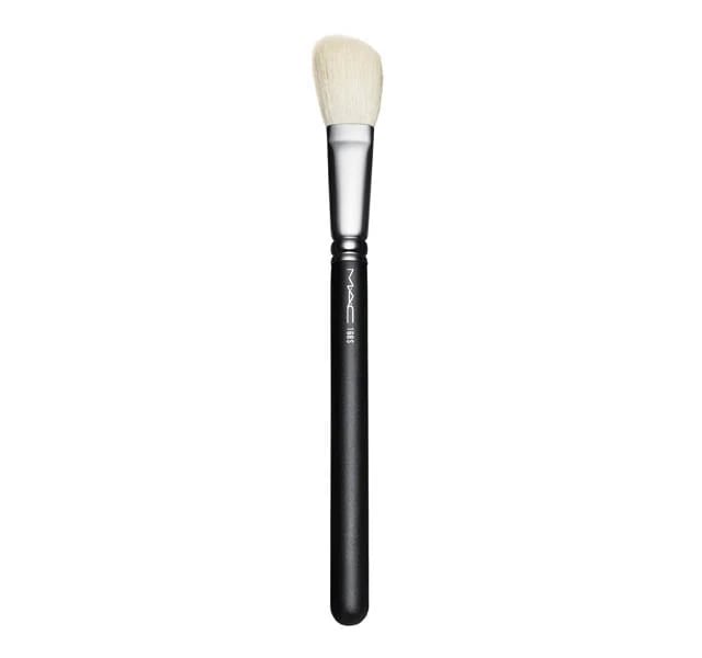 MAC Brush 168s Large Angled Contour šepetėlis