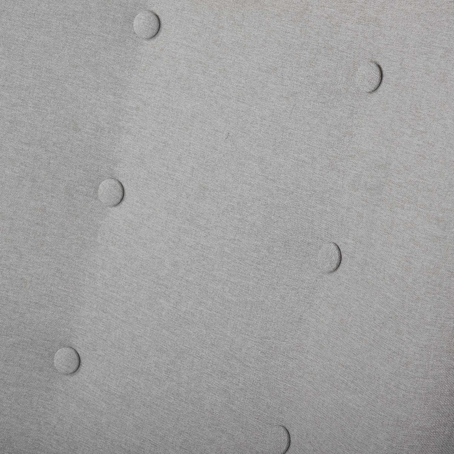 Aulė ausų su Norse šviesios spalvos