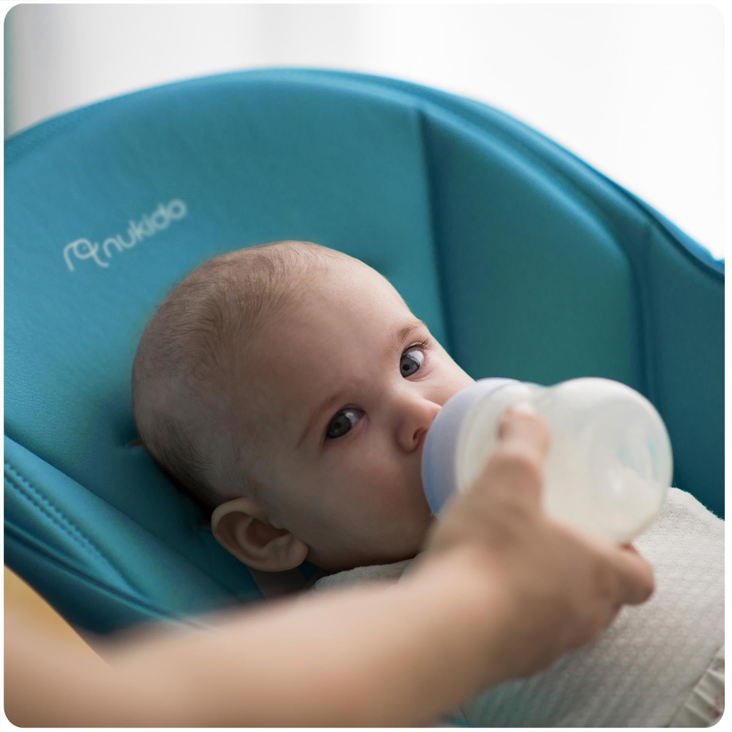 Maitinamoji kėdė su staleliu, dešiniojo lovelė