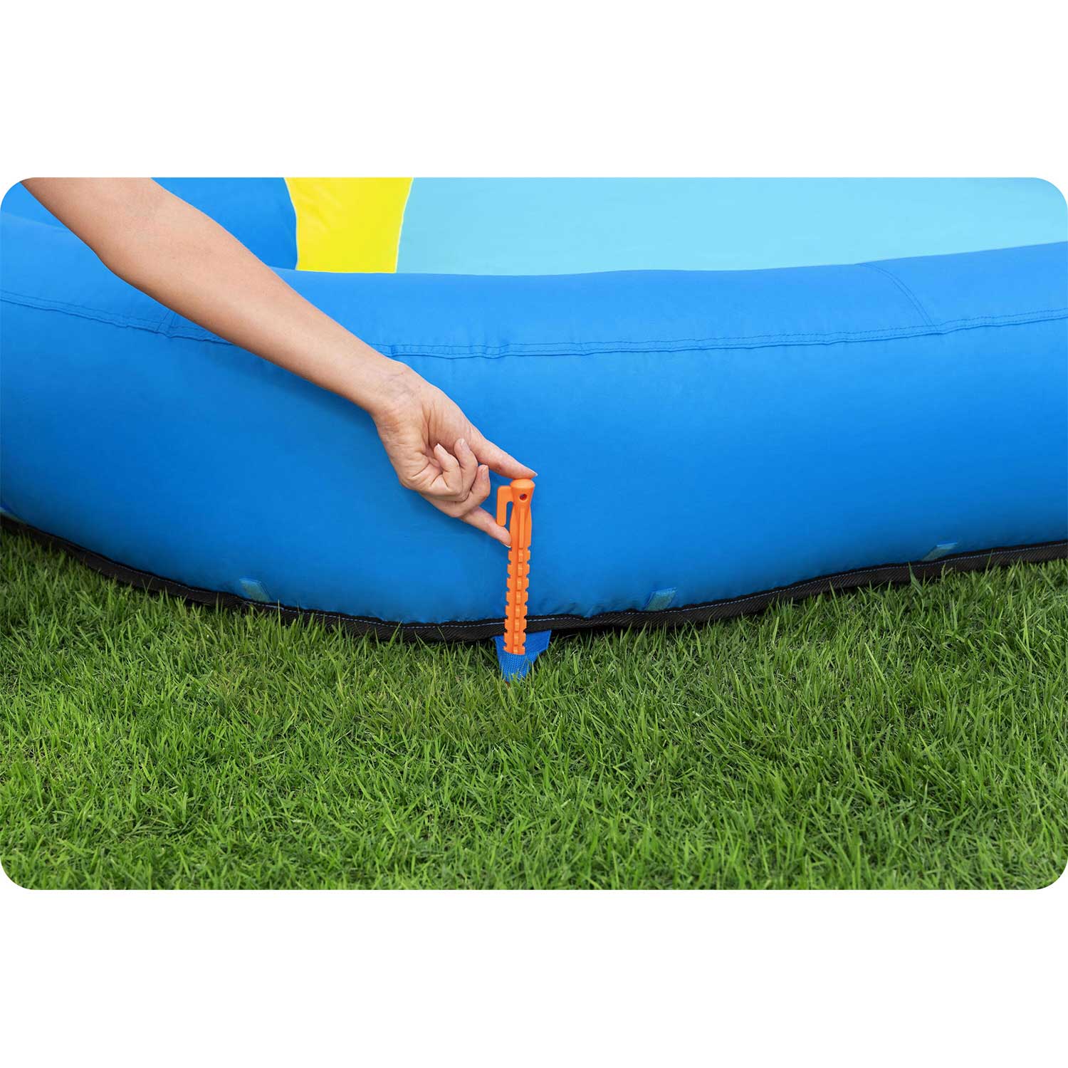 "Mega Park" pučiama žaidimų aikštelė 435 x 286 x 267 cm "Bestway" 53478