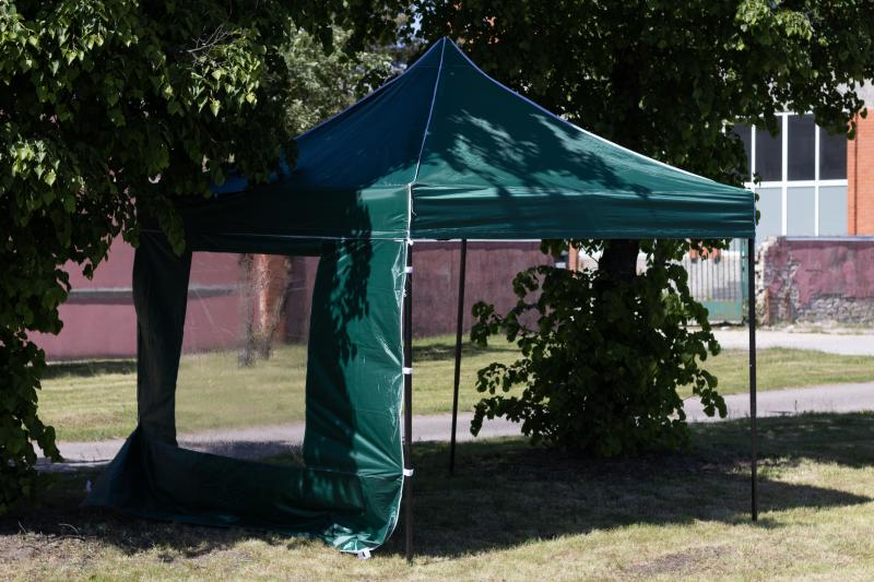 Nešiojamų sulankstomų palapinių palapinės su sienomis ir stogu 2,92x2,92 m, H serija (žalia, plieno rėmas, poliesteris)